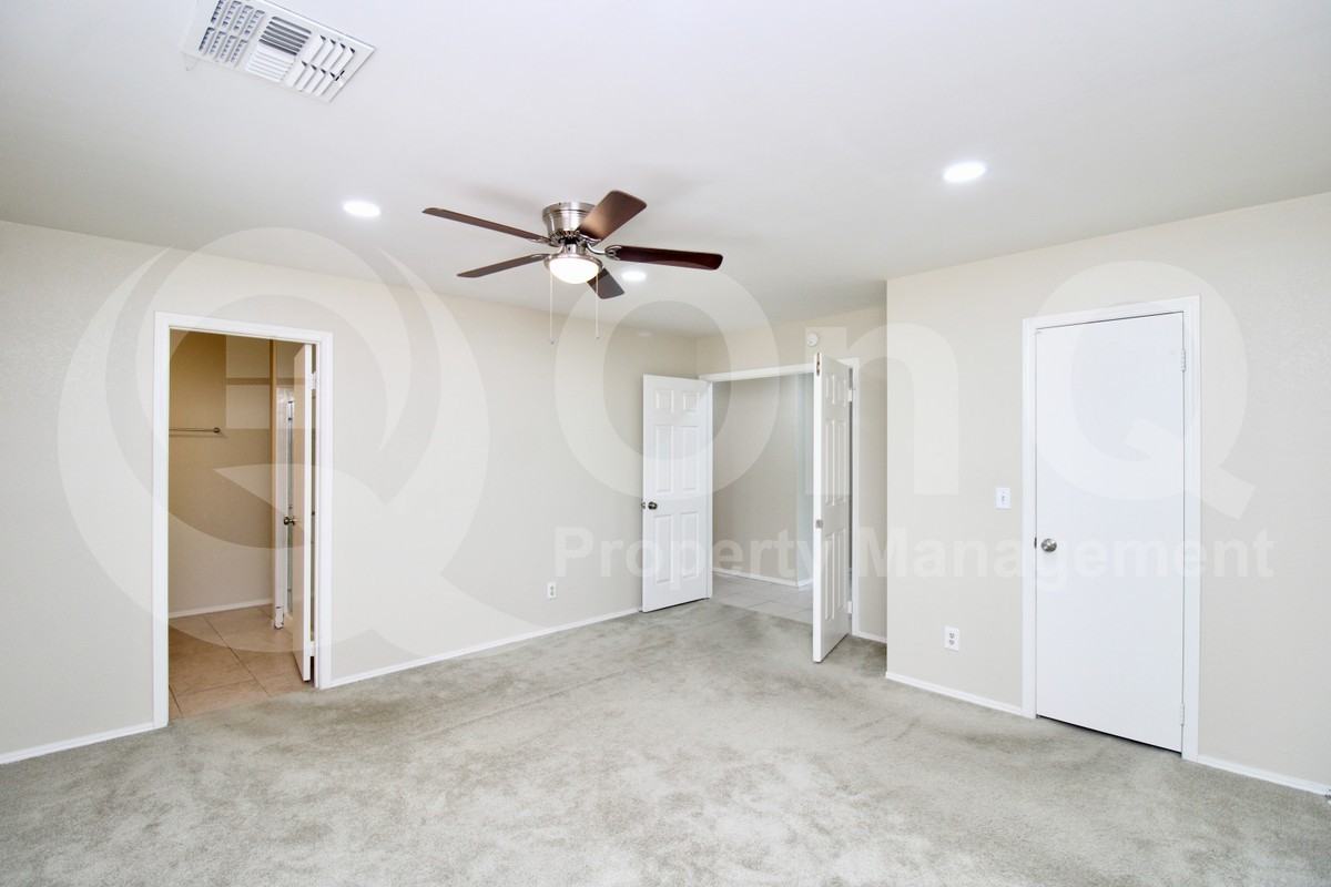 4526 W Orchid Ln - Photo 7 of 17