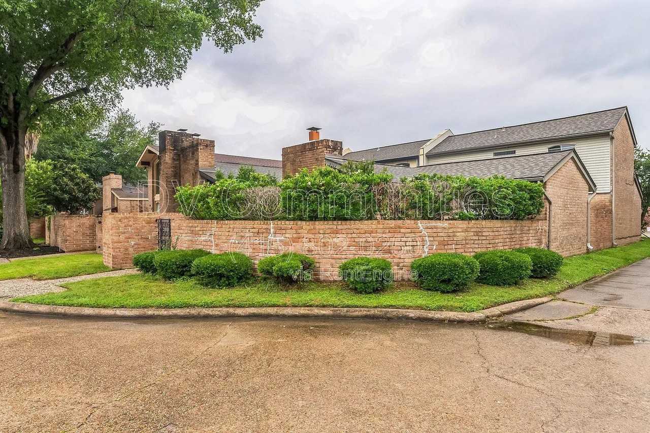 4702 N Cashel Cir - Photo 4 of 38