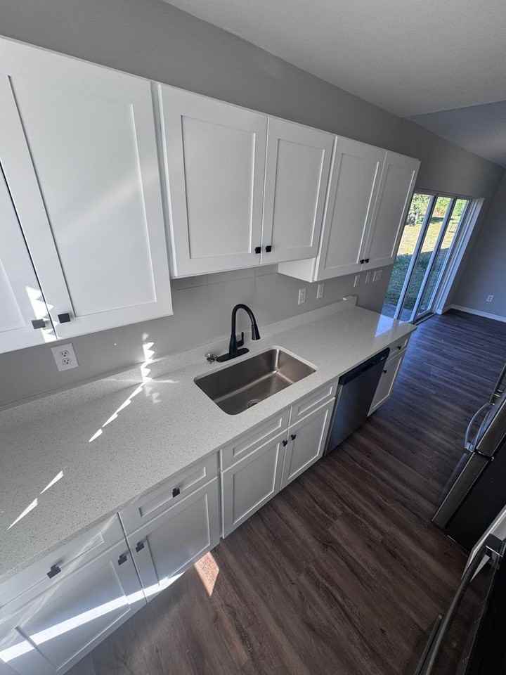 338 Harold Ave S - Photo 2 of 12