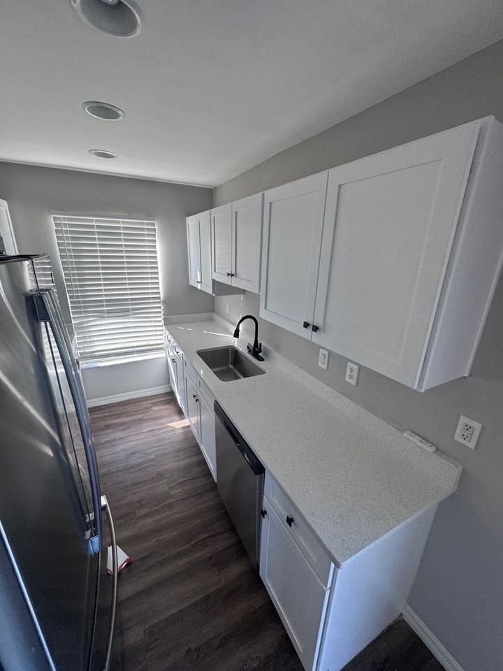 338 Harold Ave S - Photo 3 of 12