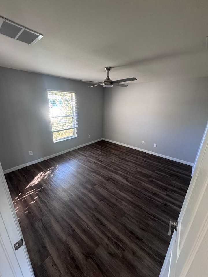 338 Harold Ave S - Photo 6 of 12