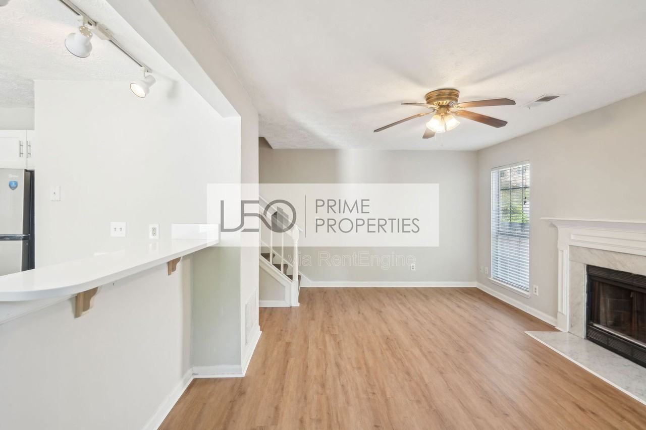 1066 Rock Creek Ln - Photo 3 of 31