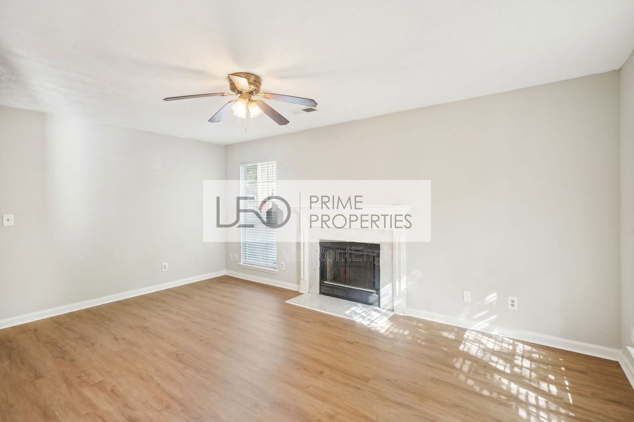 1066 Rock Creek Ln - Photo 4 of 31