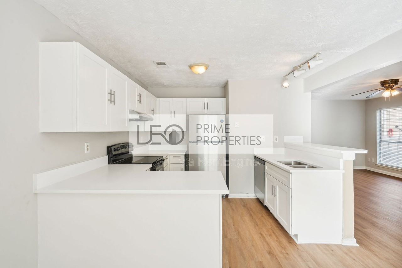 1066 Rock Creek Ln - Photo 6 of 31