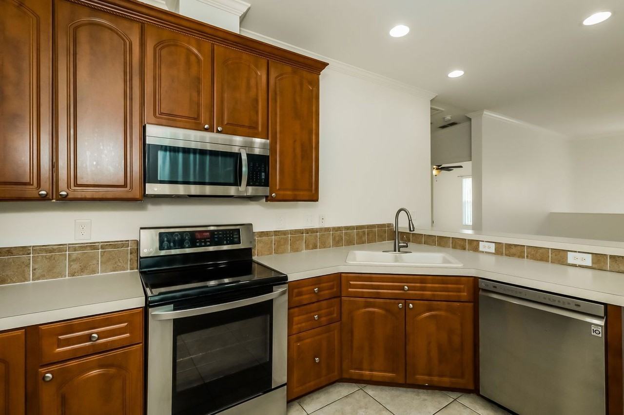 7647 Navigator Ct - Photo 3 of 23