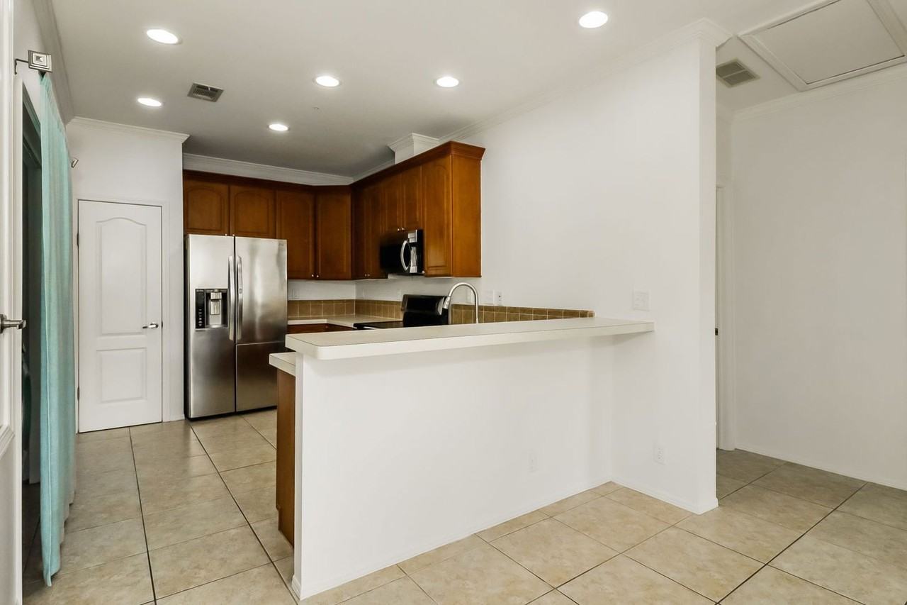 7647 Navigator Ct - Photo 7 of 23