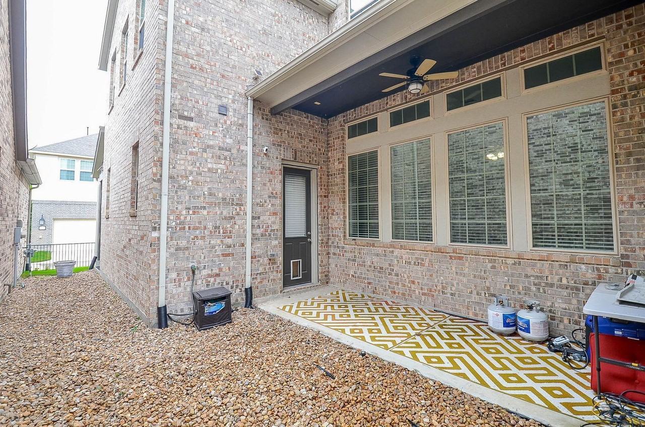 18214 Lake Eagle Drive - Photo 3 of 35