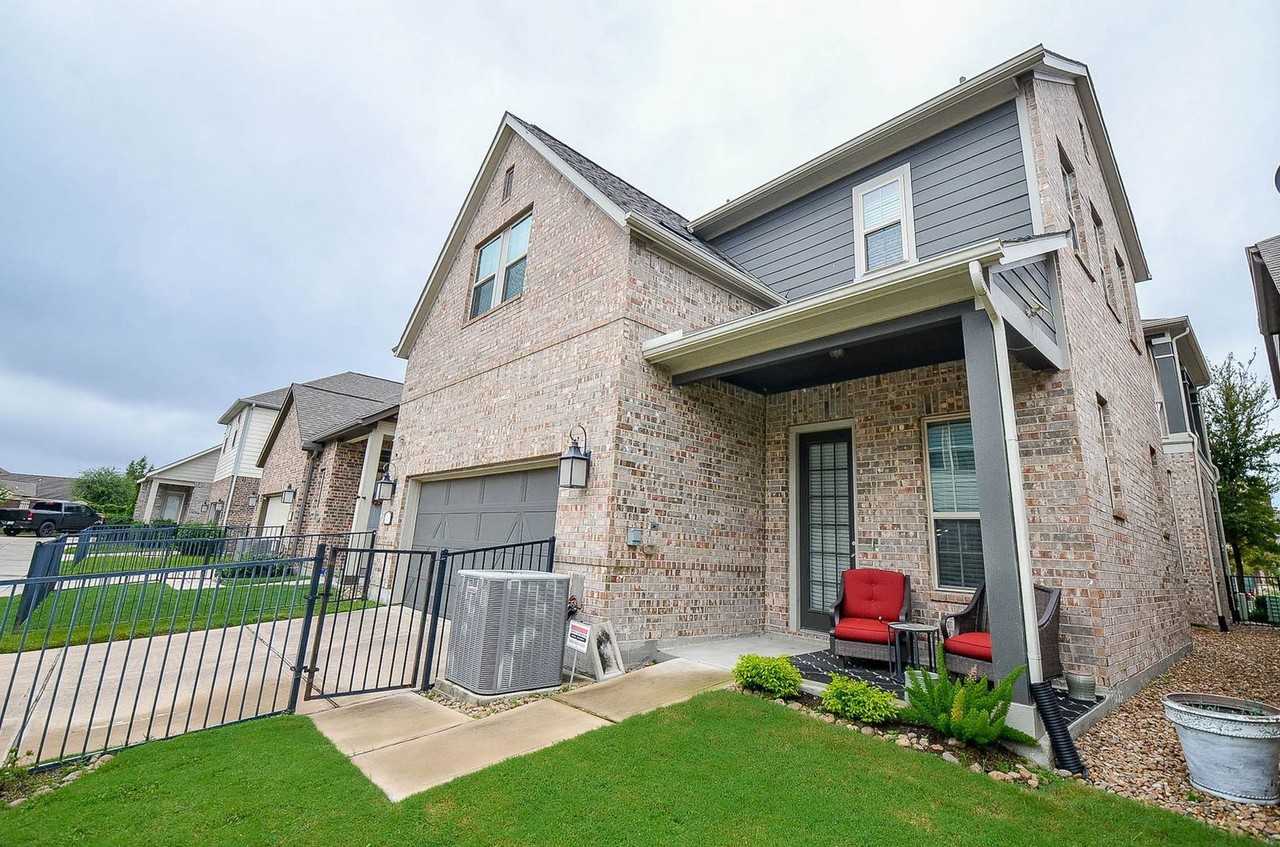 18214 Lake Eagle Drive - Photo 4 of 35