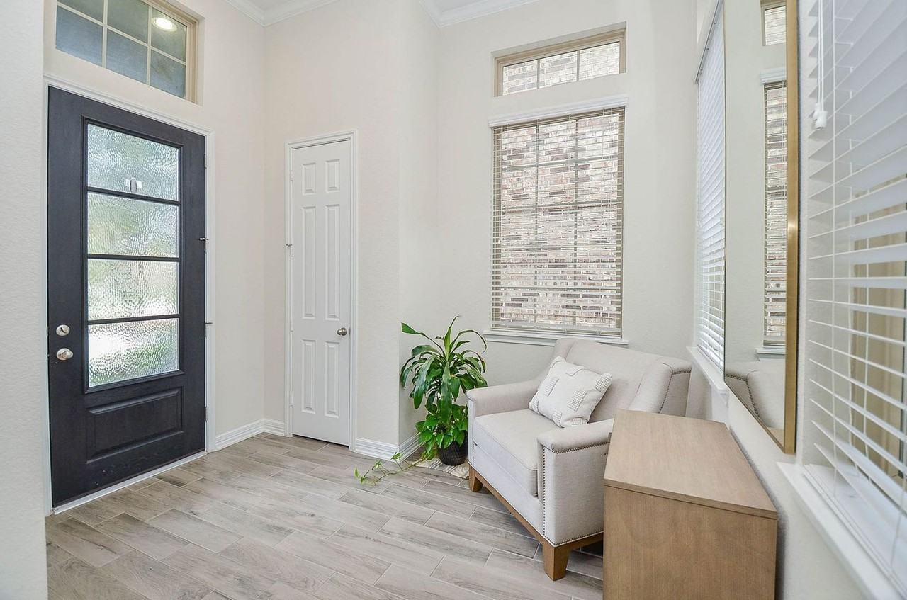 18214 Lake Eagle Drive - Photo 5 of 35