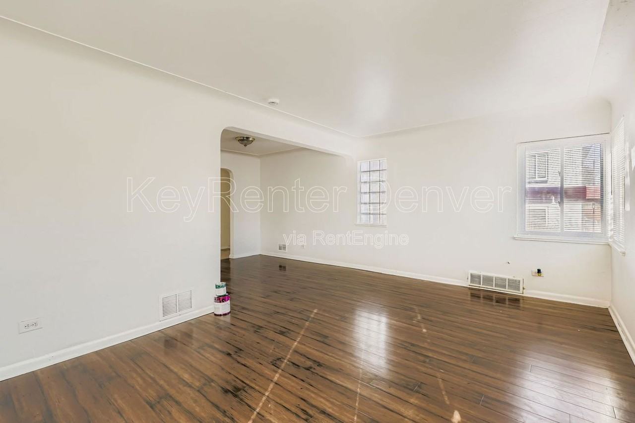 3233 N Steele St - Photo 2 of 11