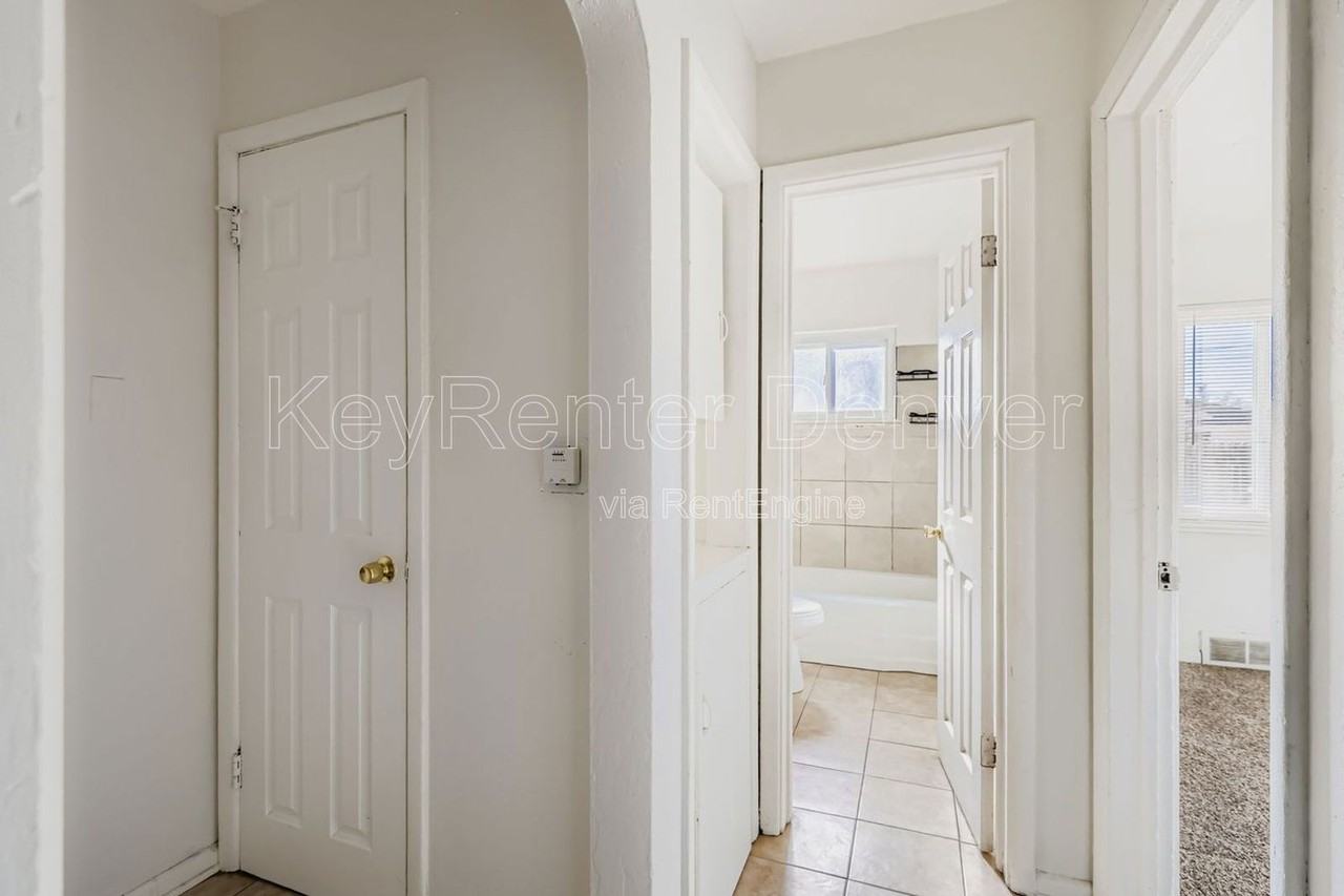 3233 N Steele St - Photo 6 of 11