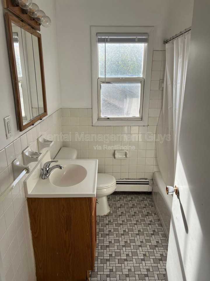 3311 Fremont Ave N #5 - Photo 2 of 6