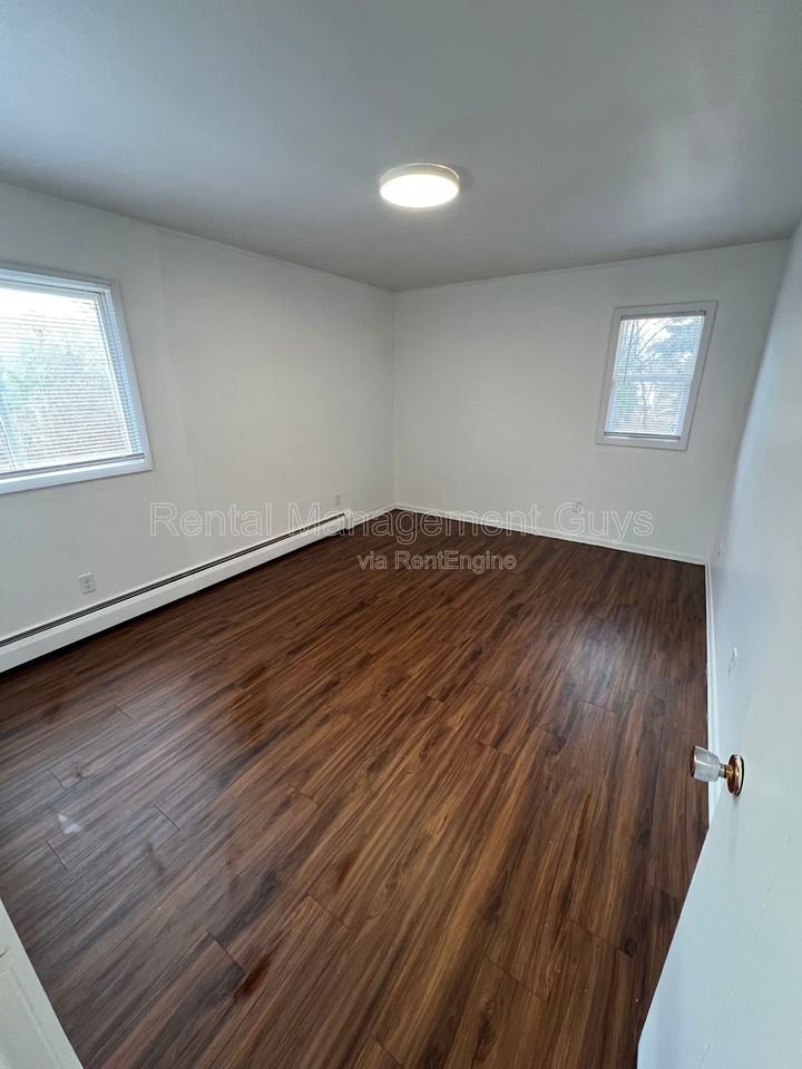 3311 Fremont Ave N #5 - Photo 3 of 6