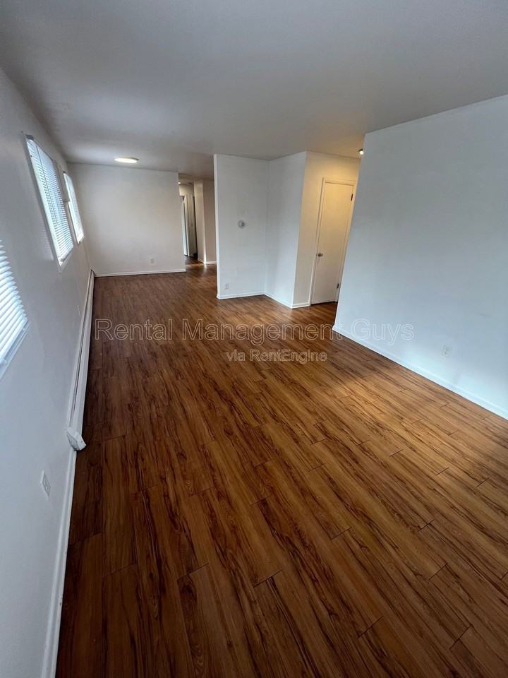 3311 Fremont Ave N #5 - Photo 5 of 6