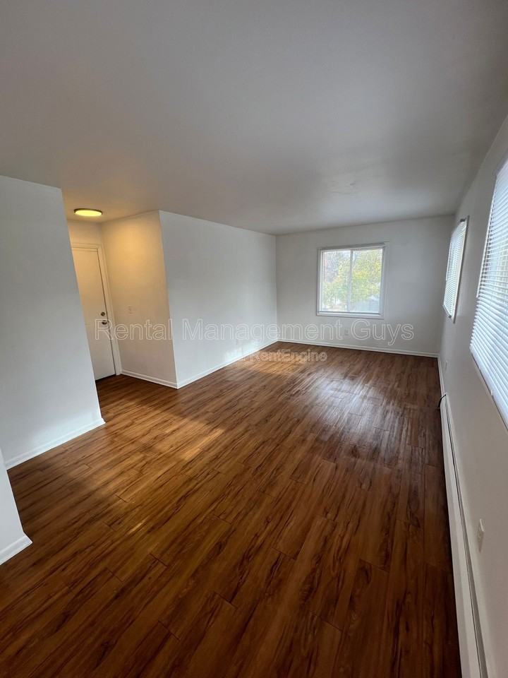 3311 Fremont Ave N #5 - Photo 6 of 6