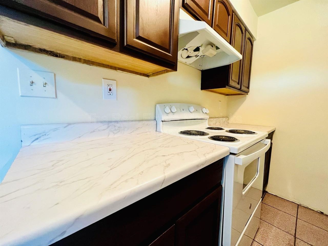 925 Shallowford Rd #14 - Photo 2 of 8