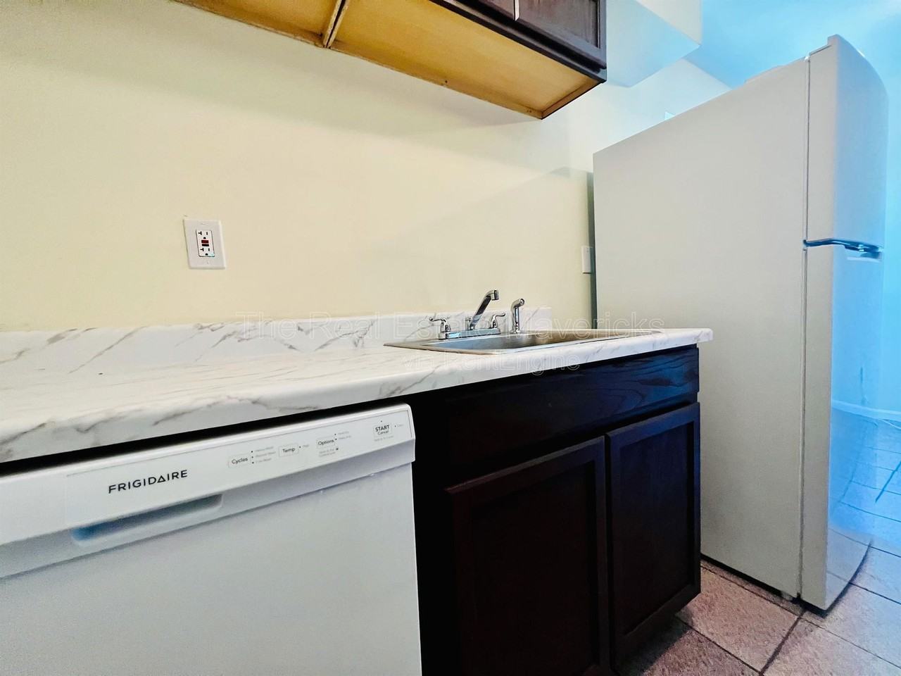 925 Shallowford Rd #14 - Photo 3 of 8