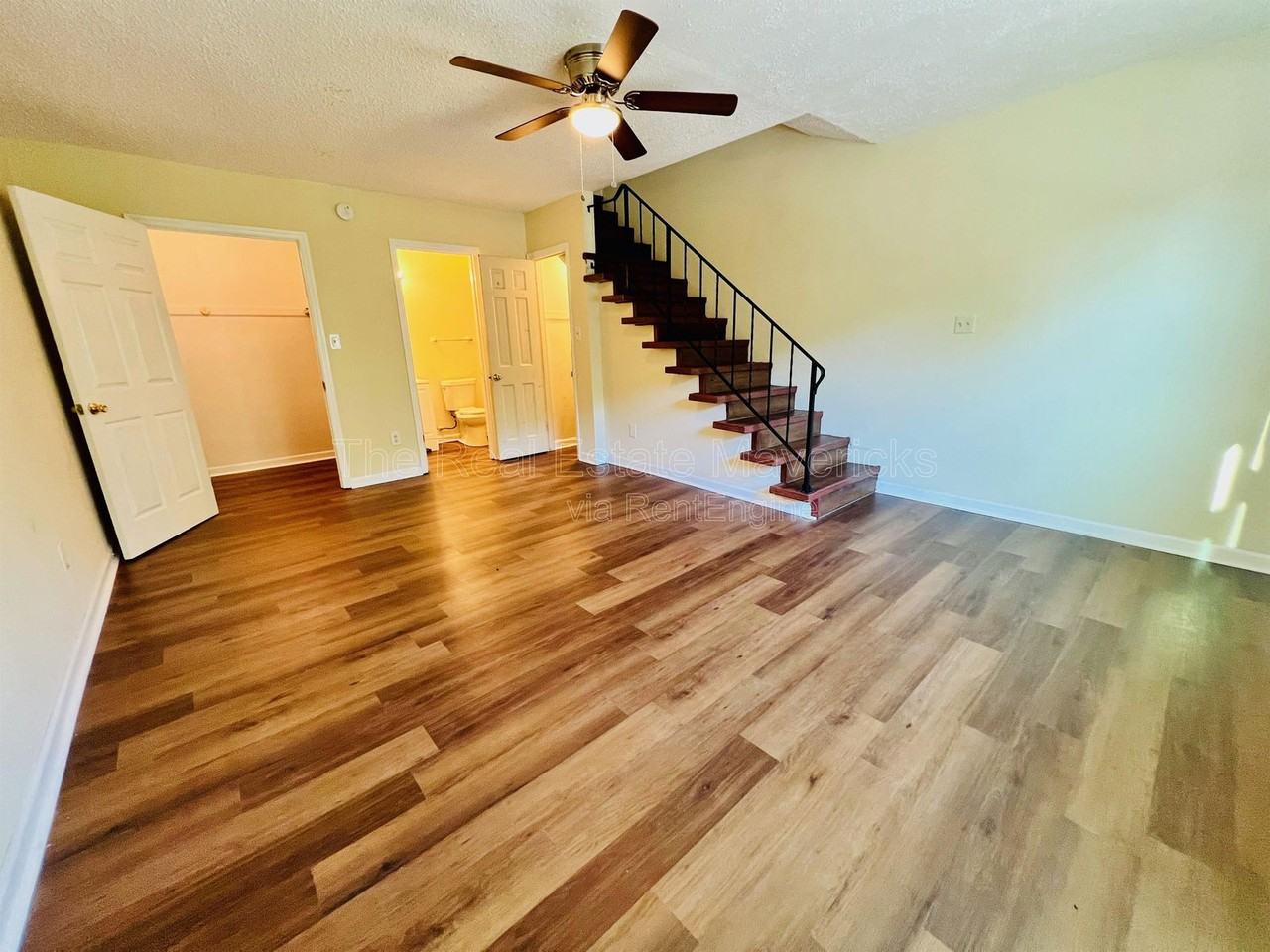 925 Shallowford Rd #14 - Photo 6 of 8