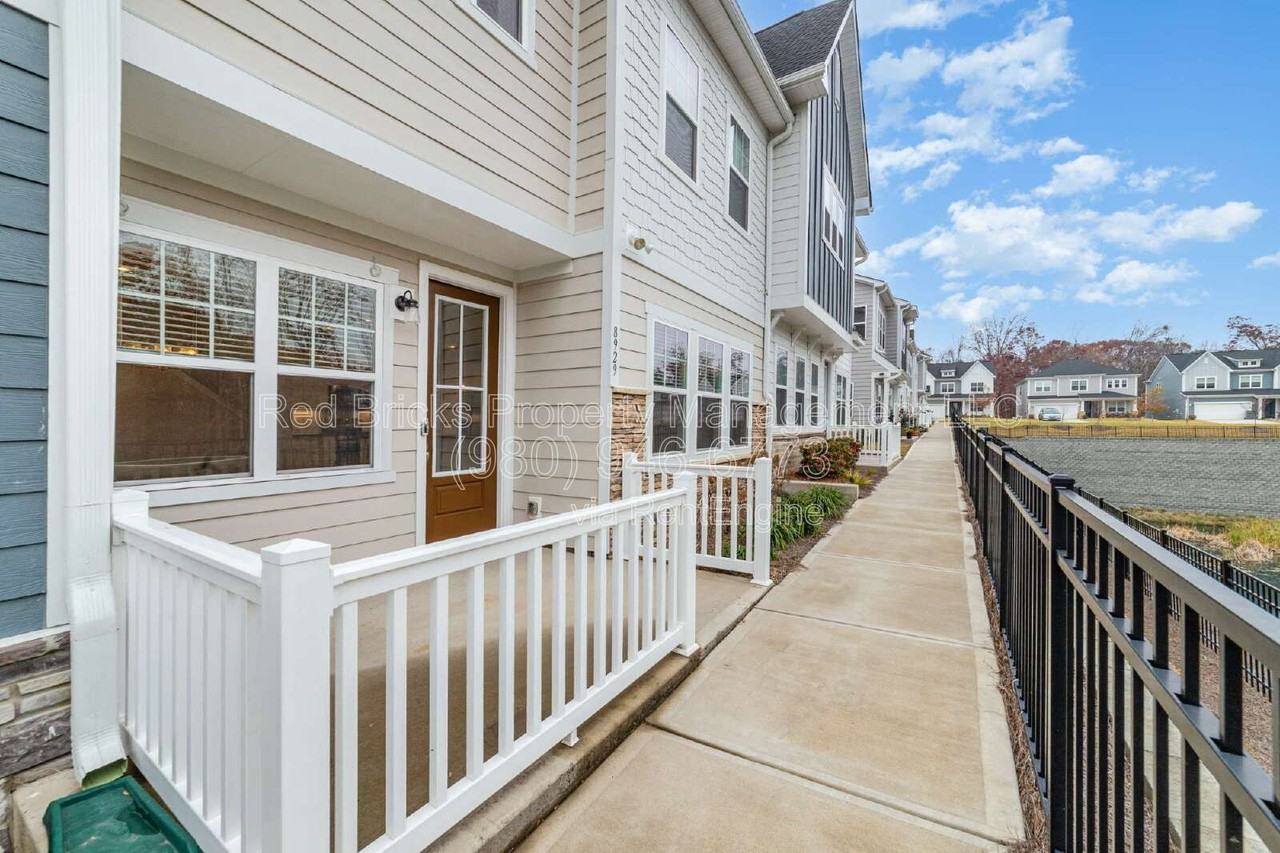 8929 Peatland Aly - Photo 7 of 24