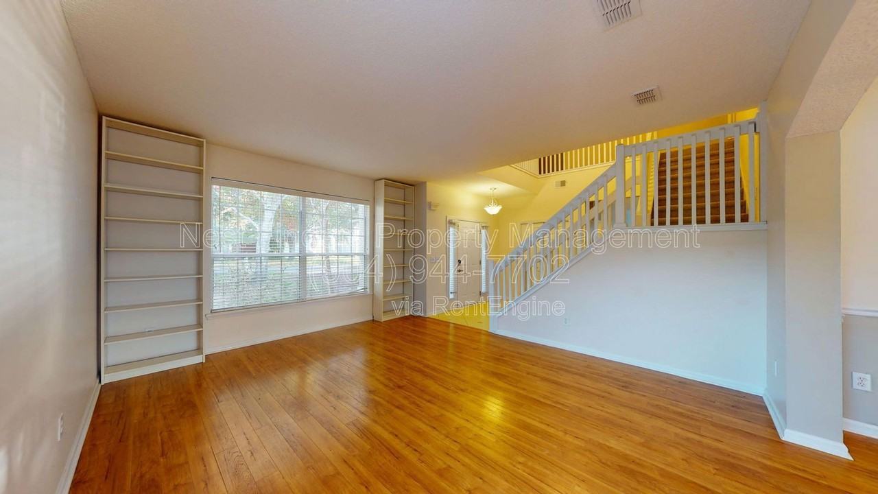 281 Village Green Ave - Photo 5 of 39