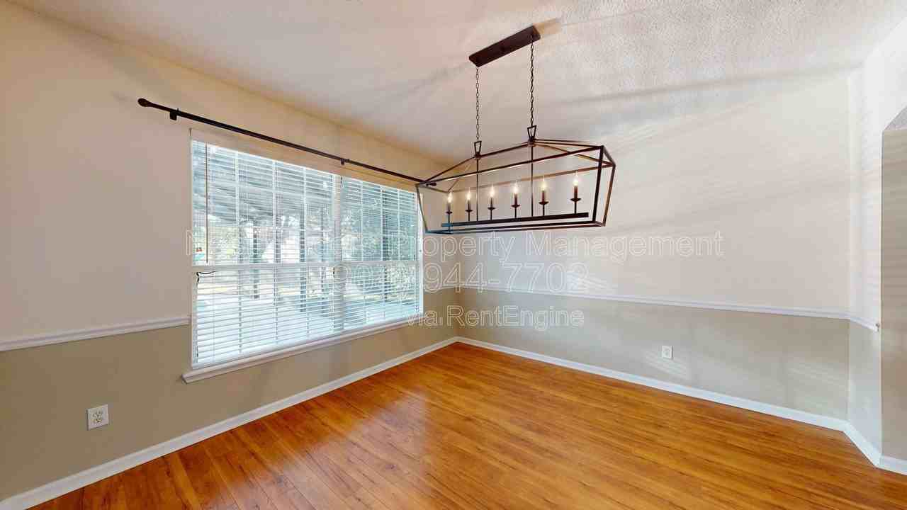 281 Village Green Ave - Photo 6 of 39