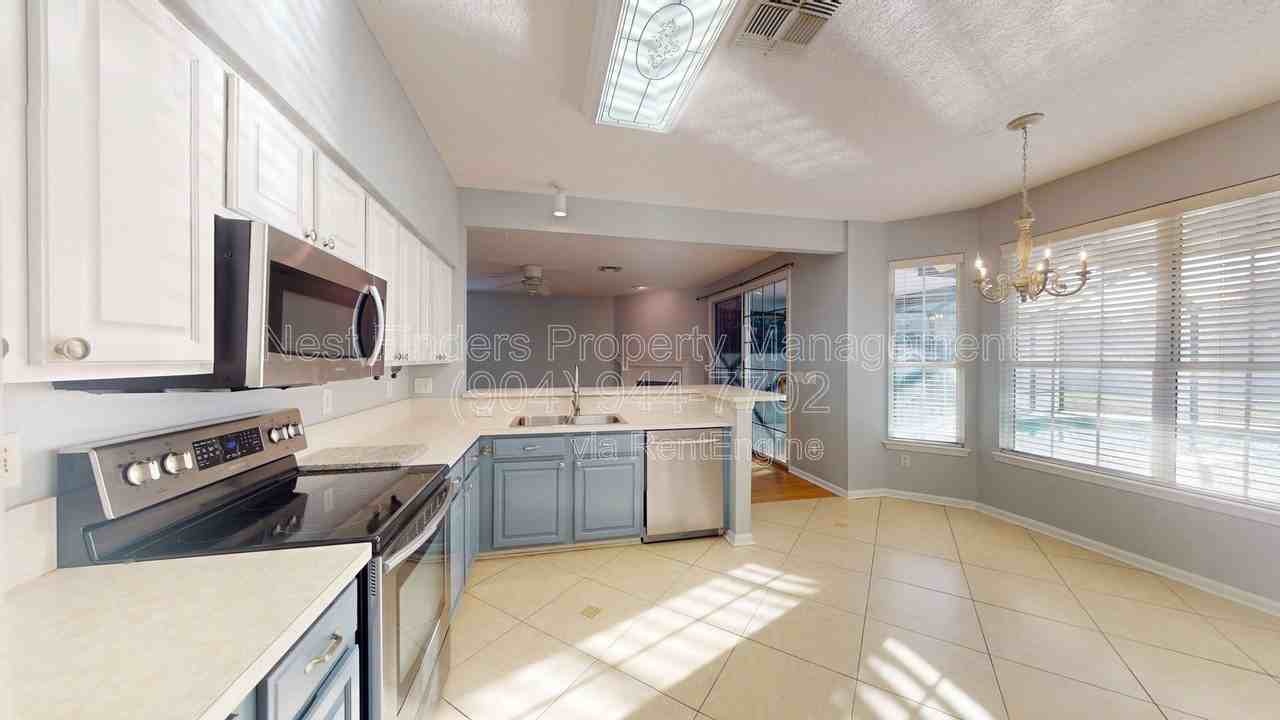 281 Village Green Ave - Photo 7 of 39