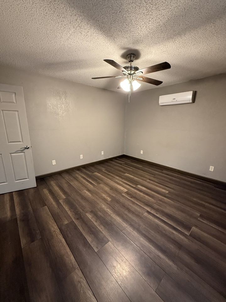 182 1452 - Photo 3 of 35