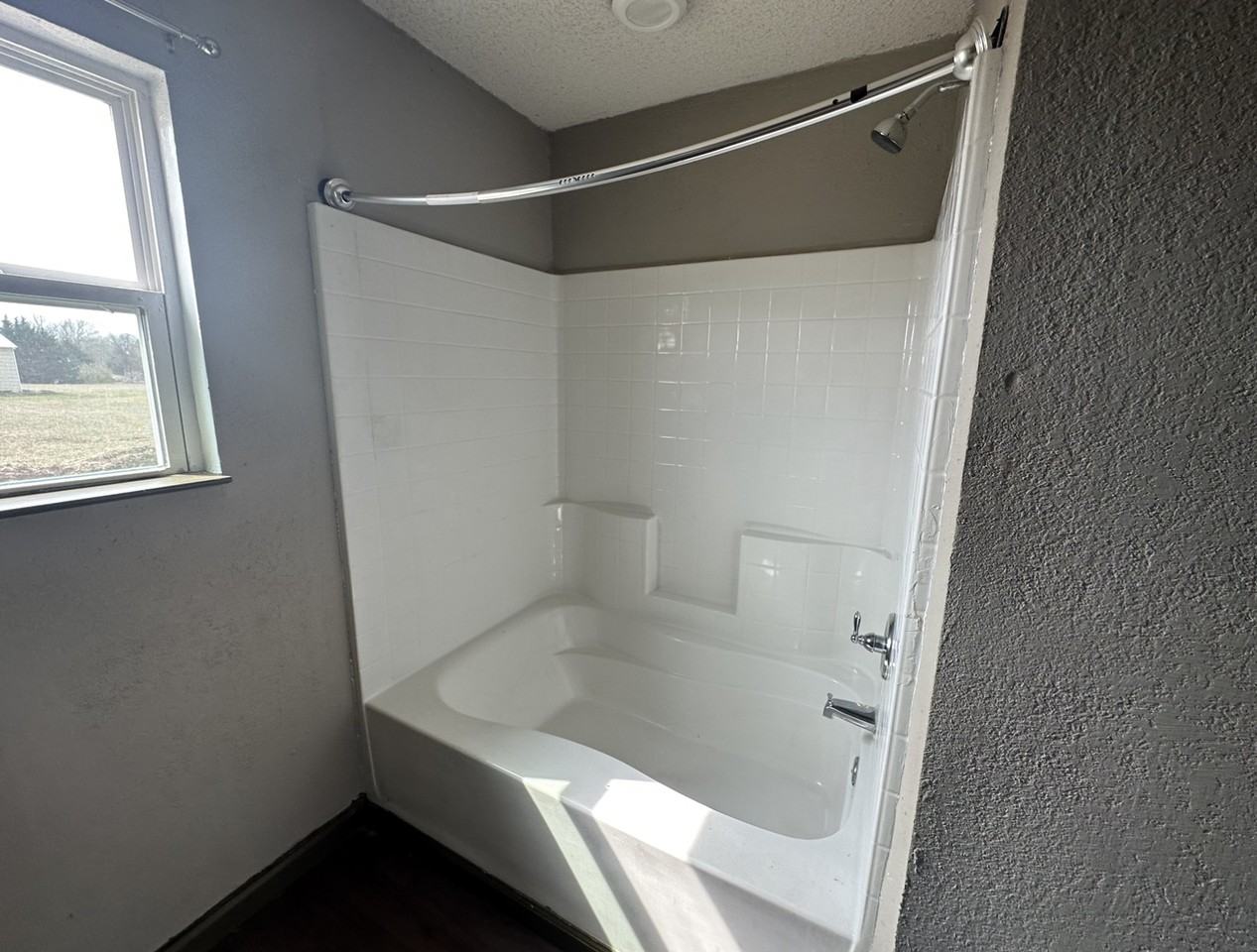 182 1452 - Photo 2 of 35