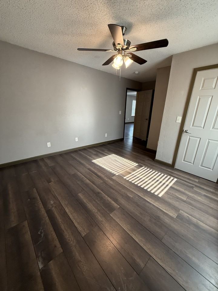 182 1452 - Photo 6 of 35