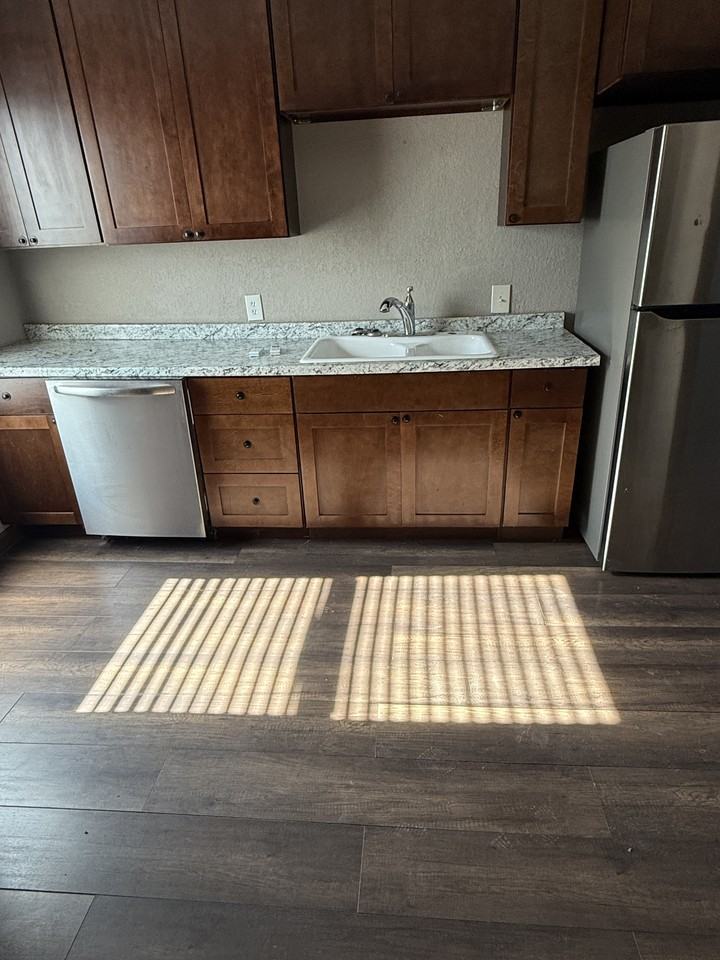 182 1452 - Photo 3 of 35