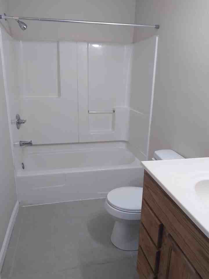 711 711 - Photo 7 of 11