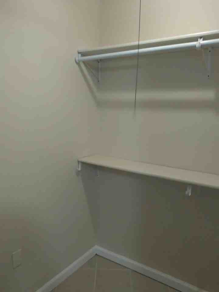 711 711 - Photo 2 of 11