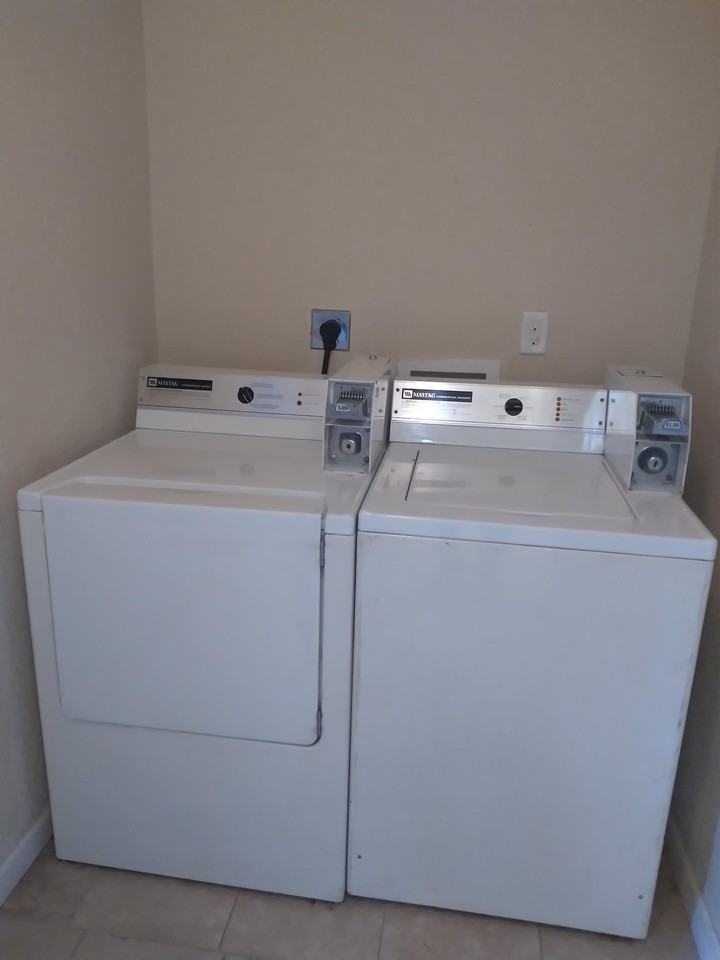 711 711 - Photo 3 of 11