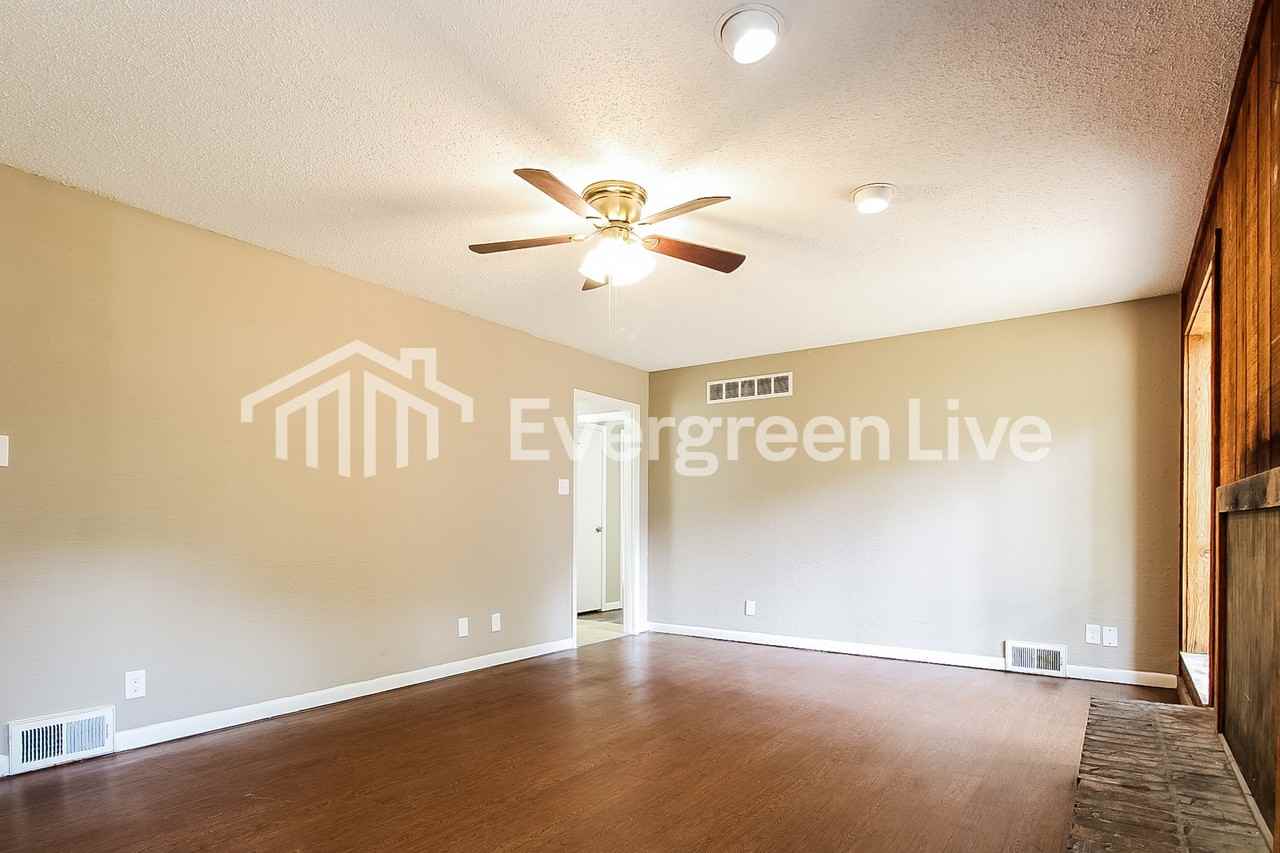 4260 Beechcliff Ln - Photo 4 of 16