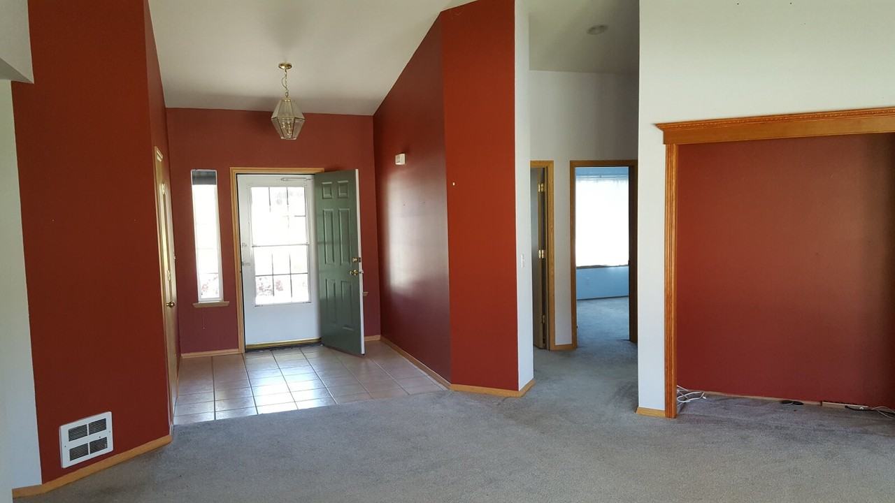 221 Independence Dr - Photo 3 of 20