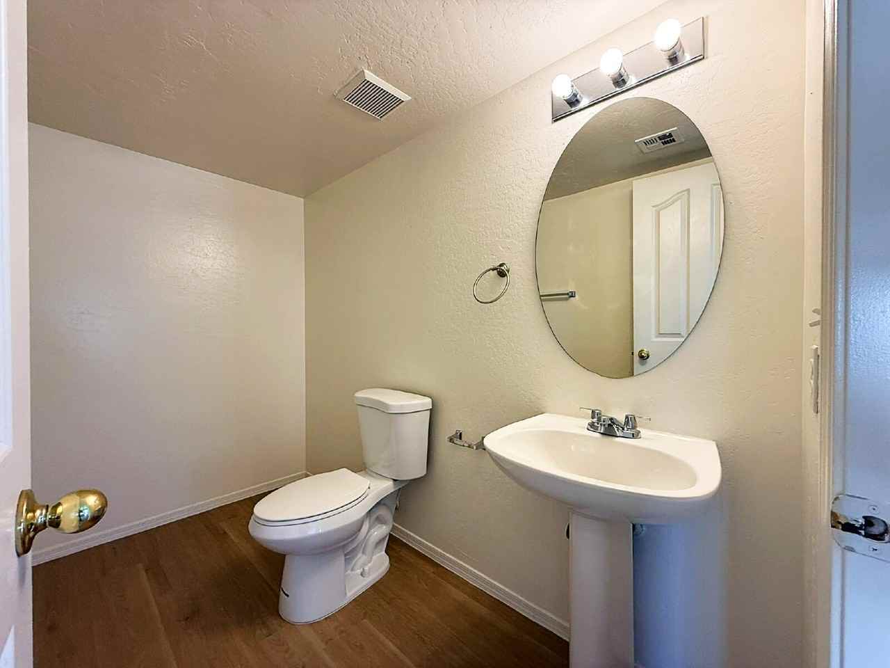 10434 W Oregon Ave - Photo 5 of 29