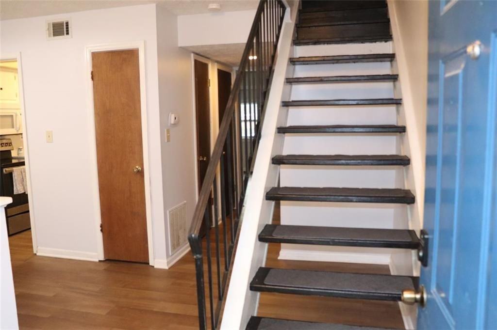 2572 Stratford Lane - Photo 5 of 17