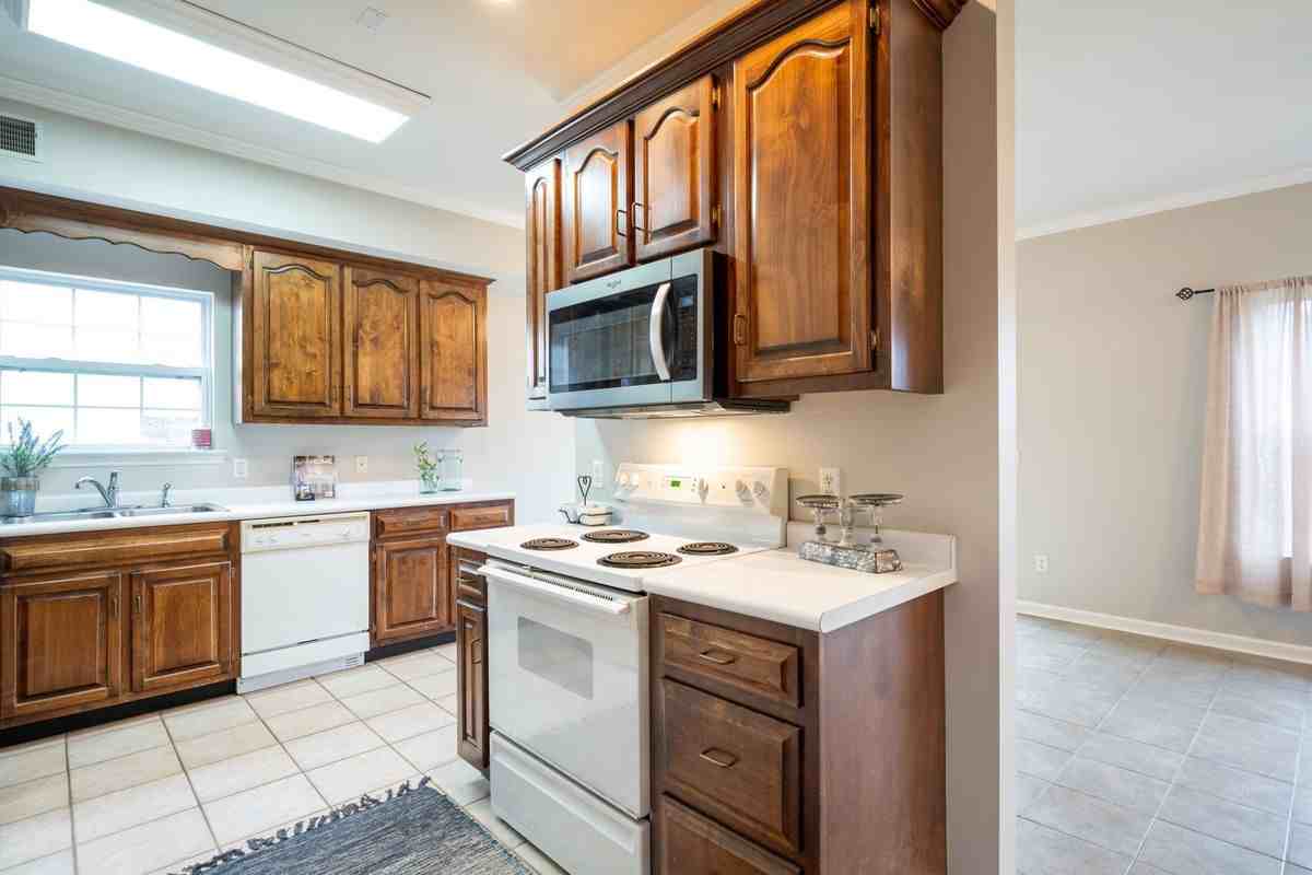 1925 Rosebrook Drive - Photo 3 of 19