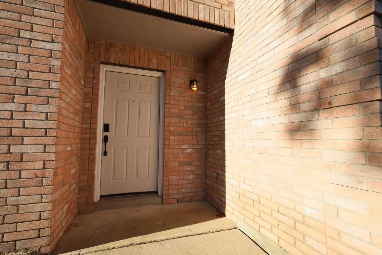 9519 Braun Sq - Photo 3 of 35