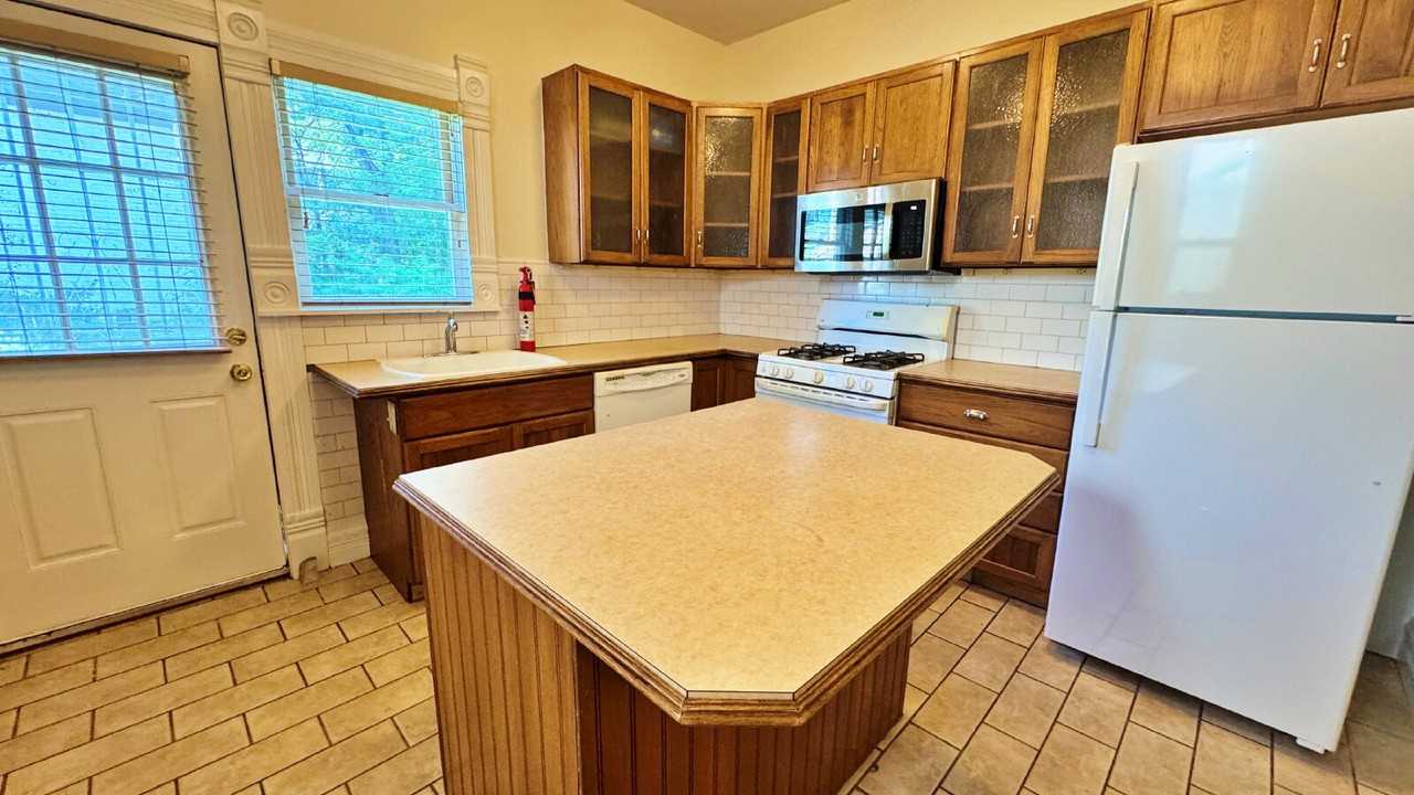 1017 E 20th Ave - Photo 7 of 16