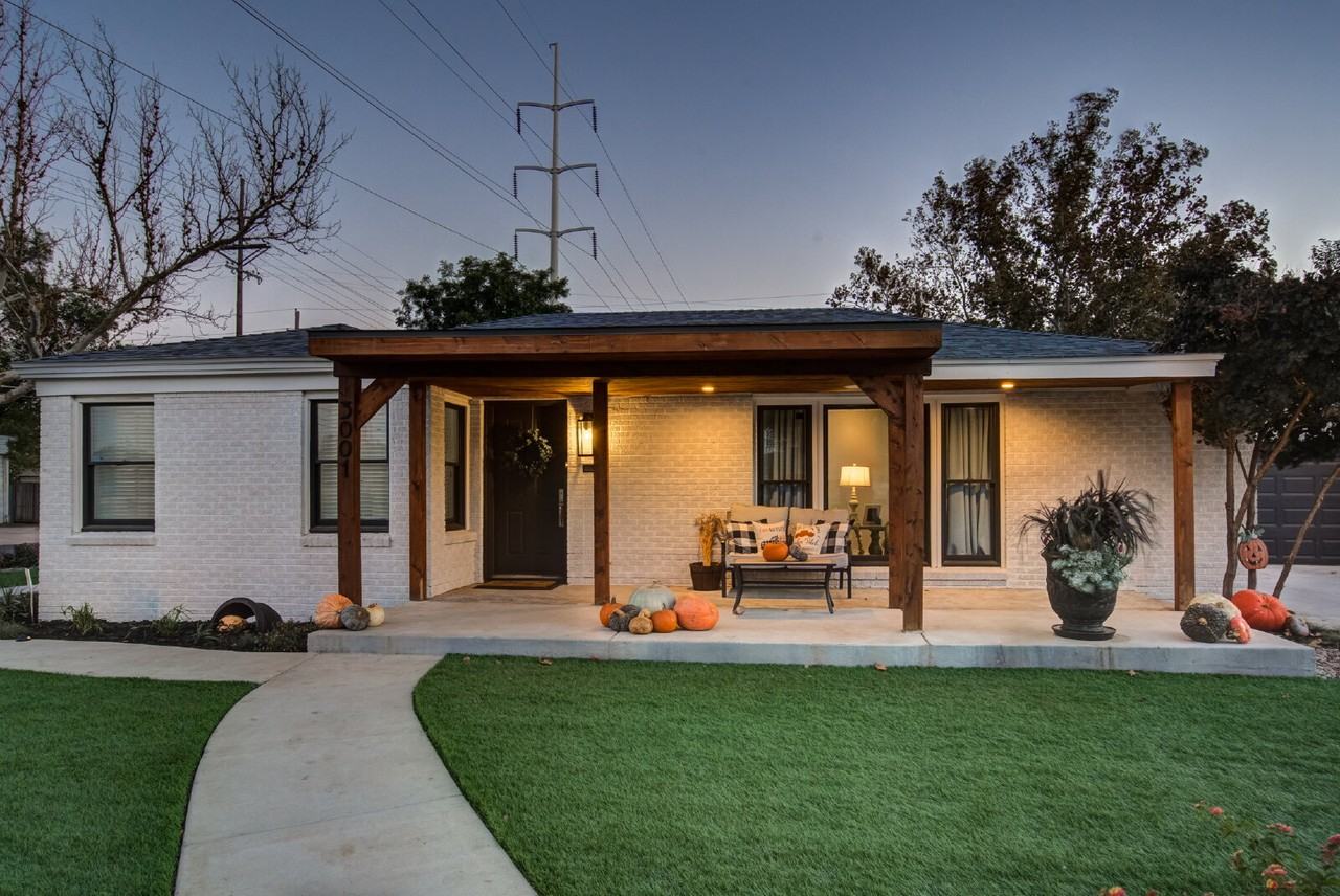 3001 32nd St - Photo 4 of 35