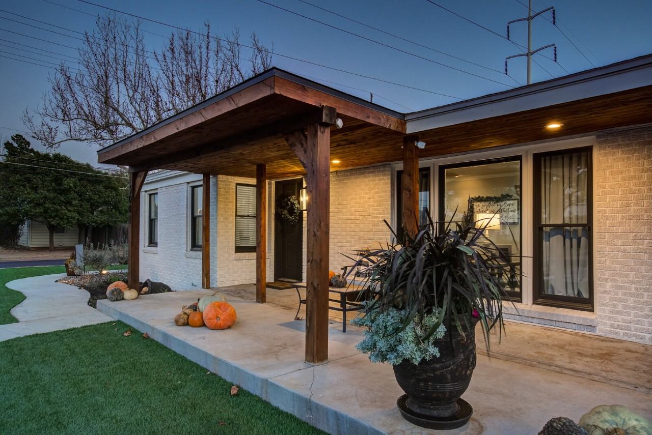 3001 32nd St - Photo 5 of 35