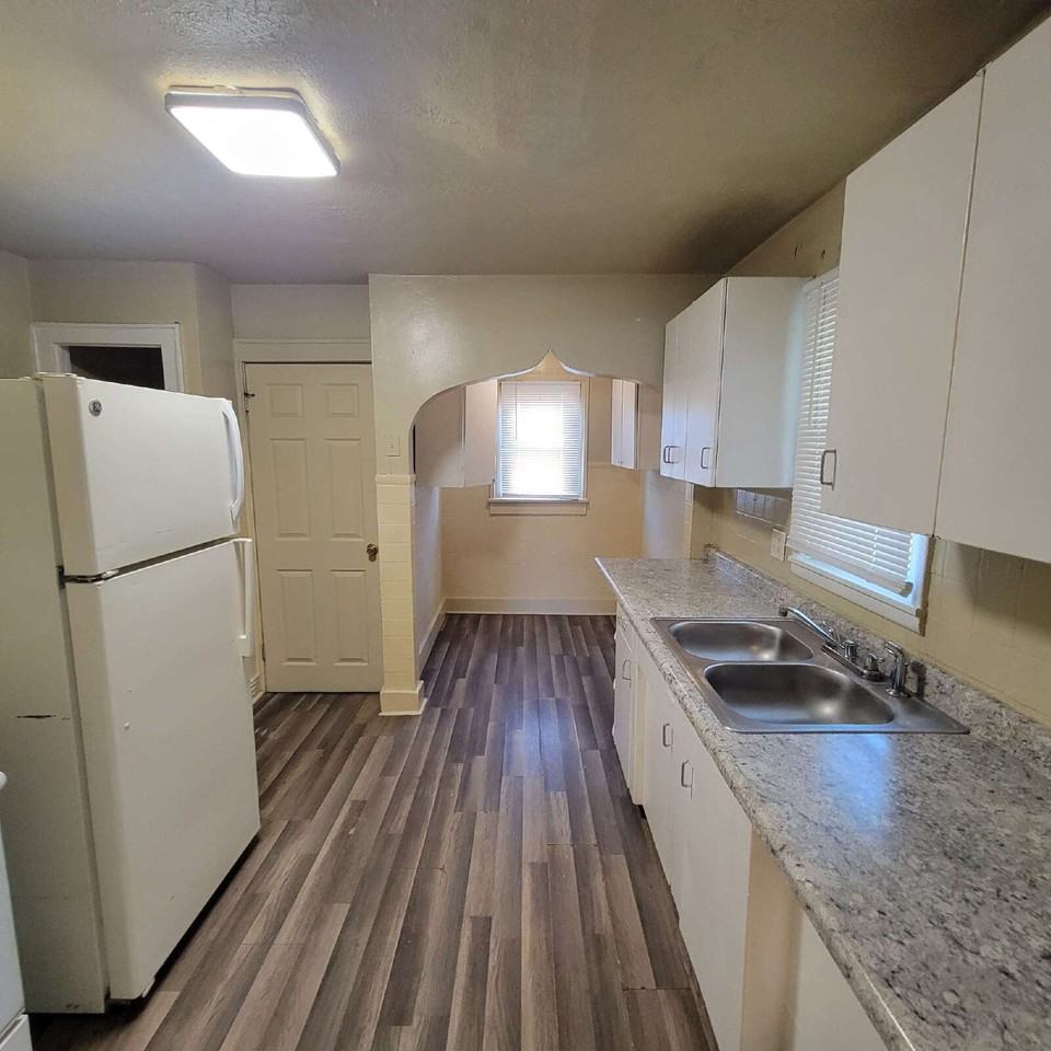 449 South Butler Avenue - Photo 2 of 7