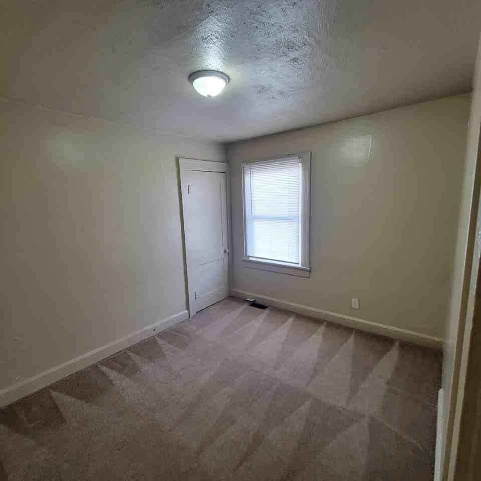 449 South Butler Avenue - Photo 3 of 7