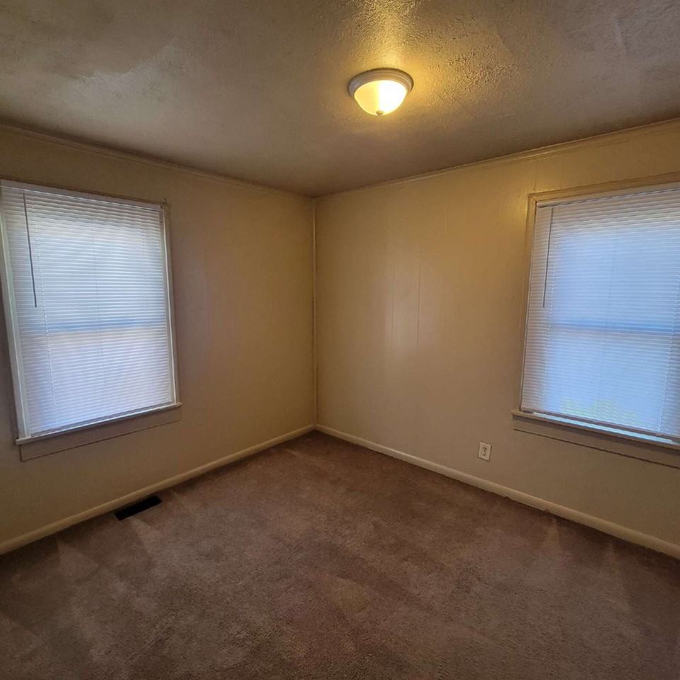 449 South Butler Avenue - Photo 5 of 7