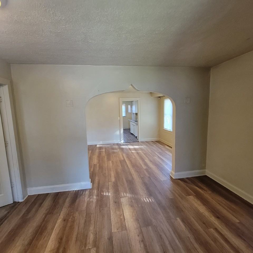 449 South Butler Avenue - Photo 6 of 7