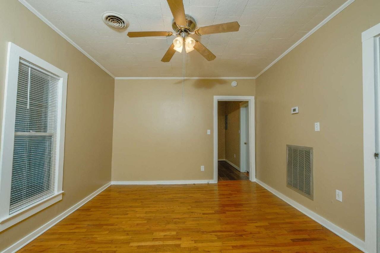 112 E Moore St - Photo 6 of 12