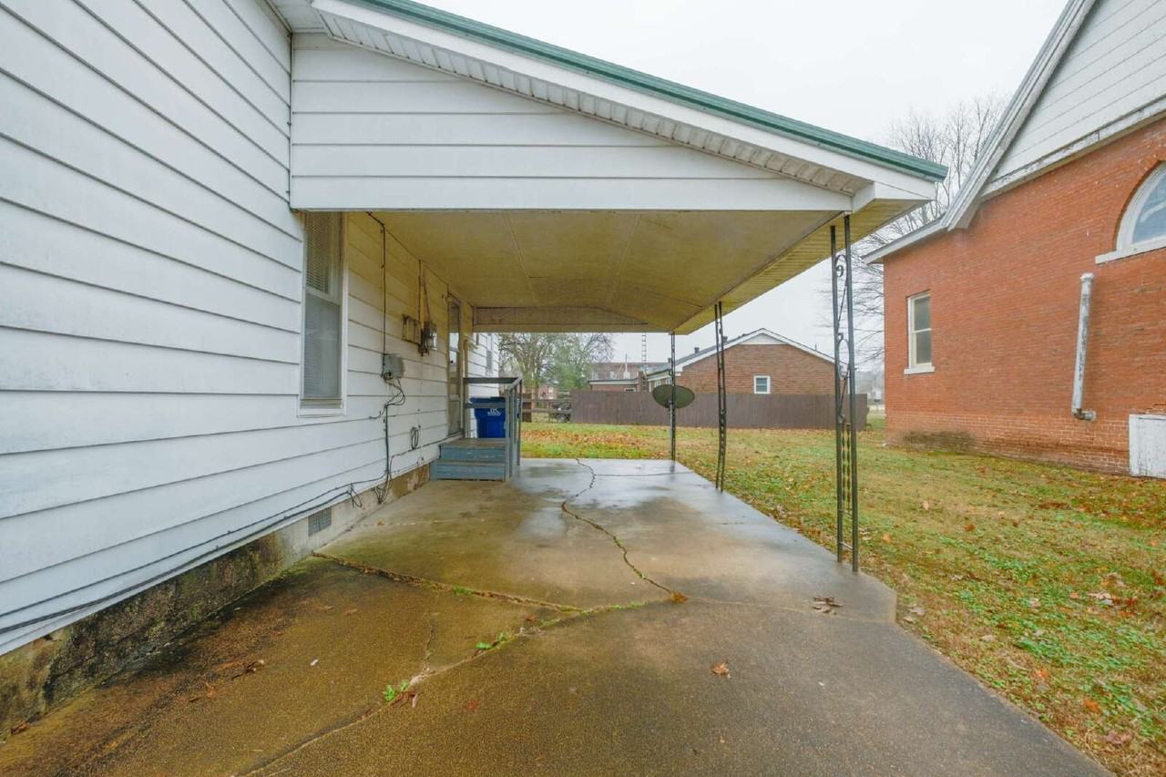 112 E Moore St - Photo 2 of 12