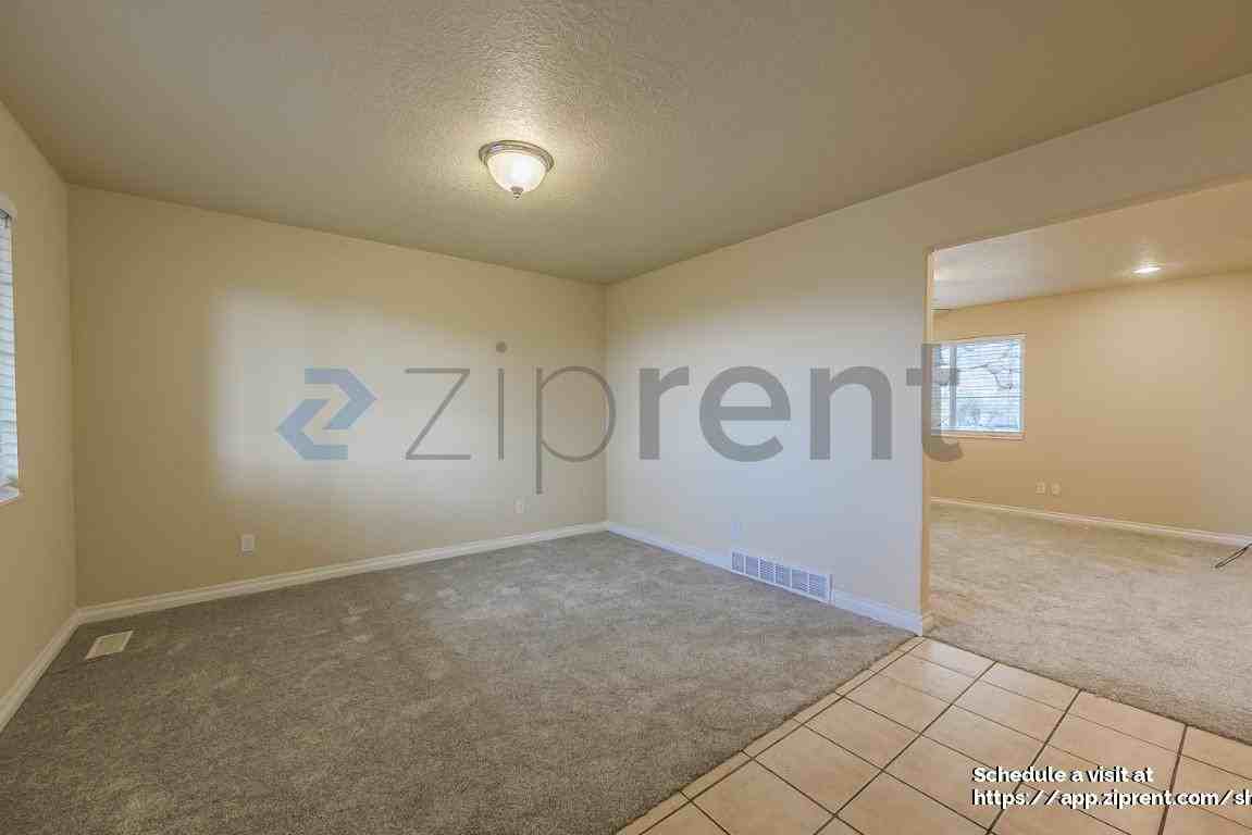 10326 Avondale Dr - Photo 4 of 25