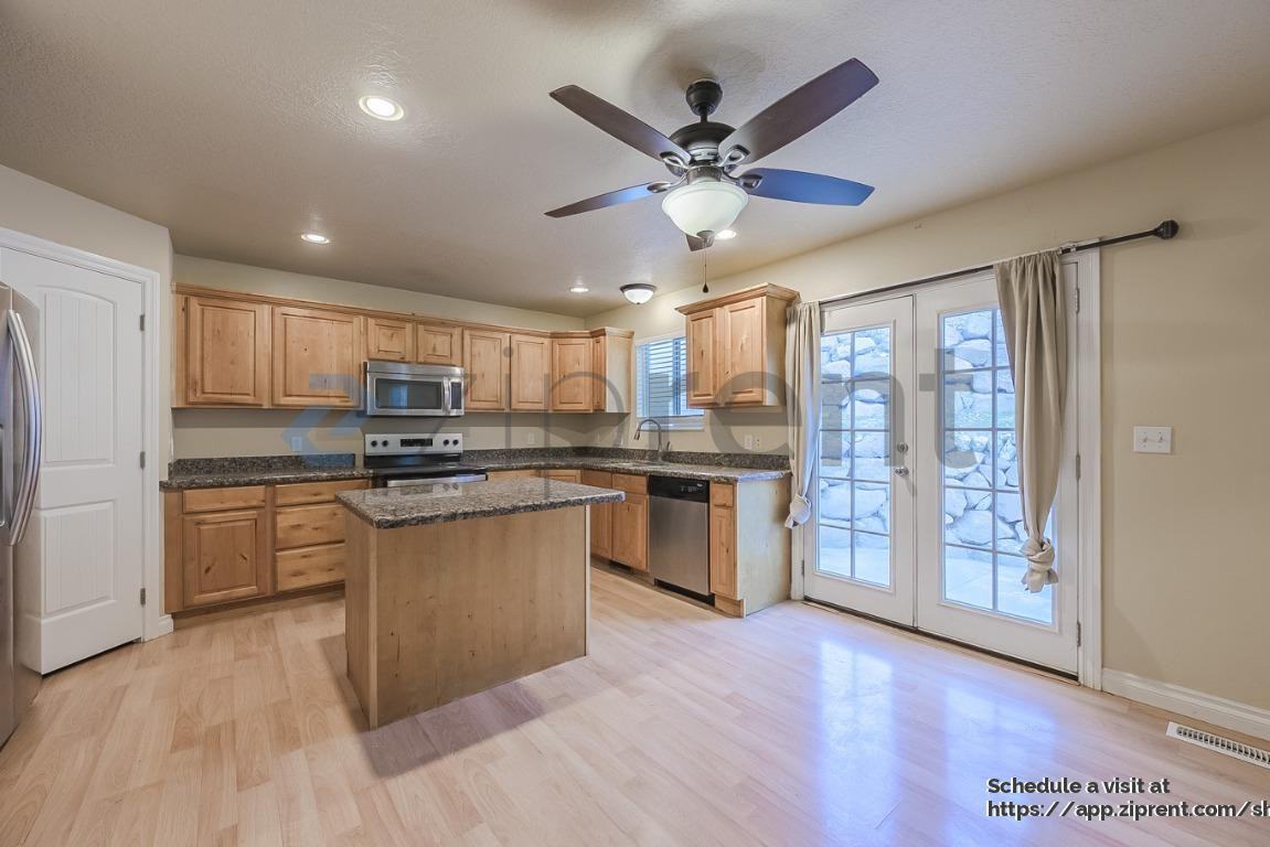 10326 Avondale Dr - Photo 5 of 25